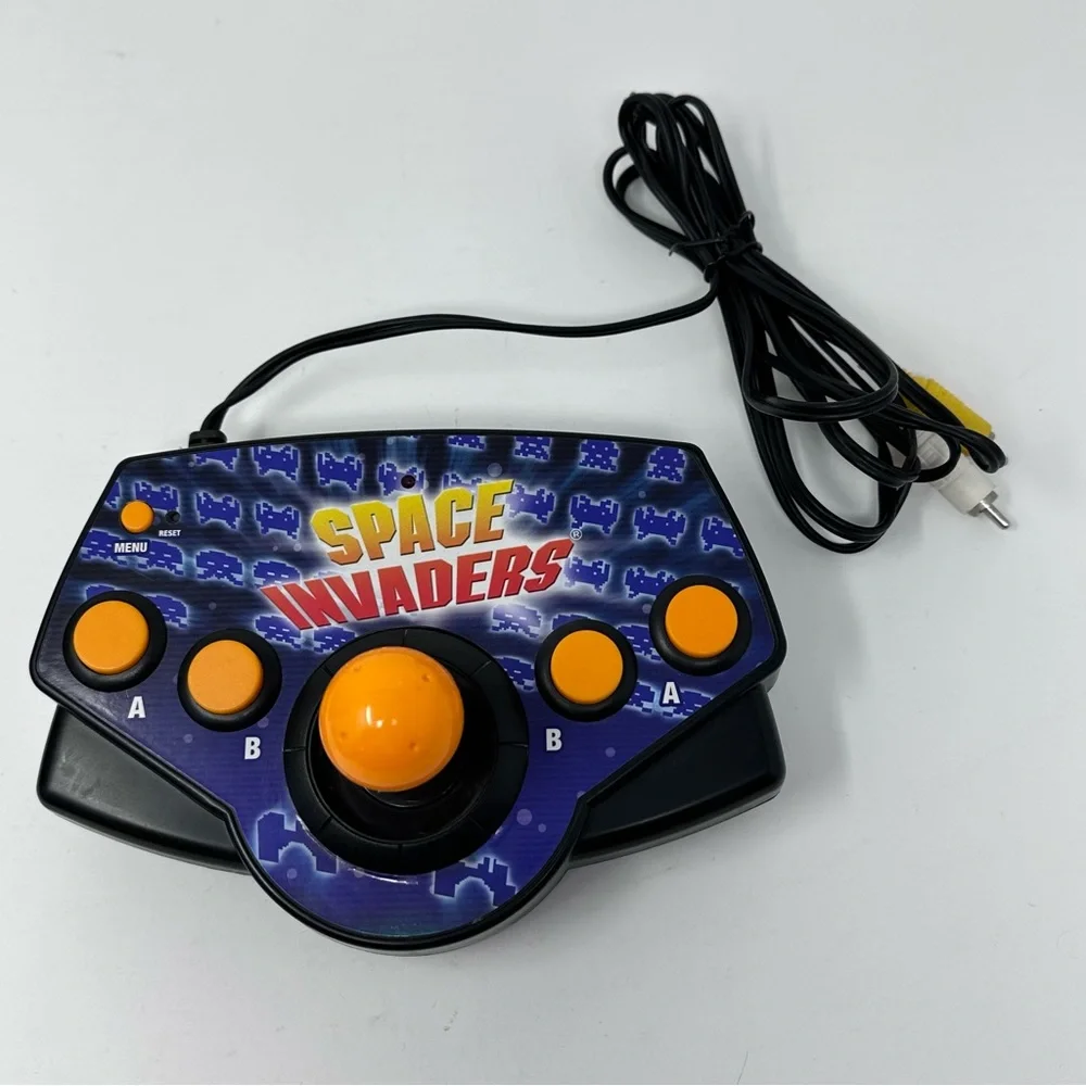 Space Invaders 5-in-1 Plug N Play TV Game Radica 2003 Tested Working